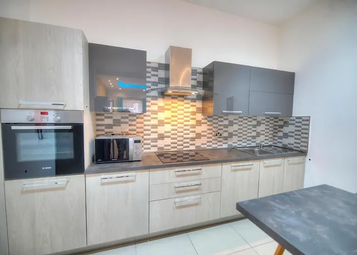 Spacious And Beautifully Furnished 3 Bedrooms/3Bathrooms Apartment With 2 Balconies Wvid1-1
