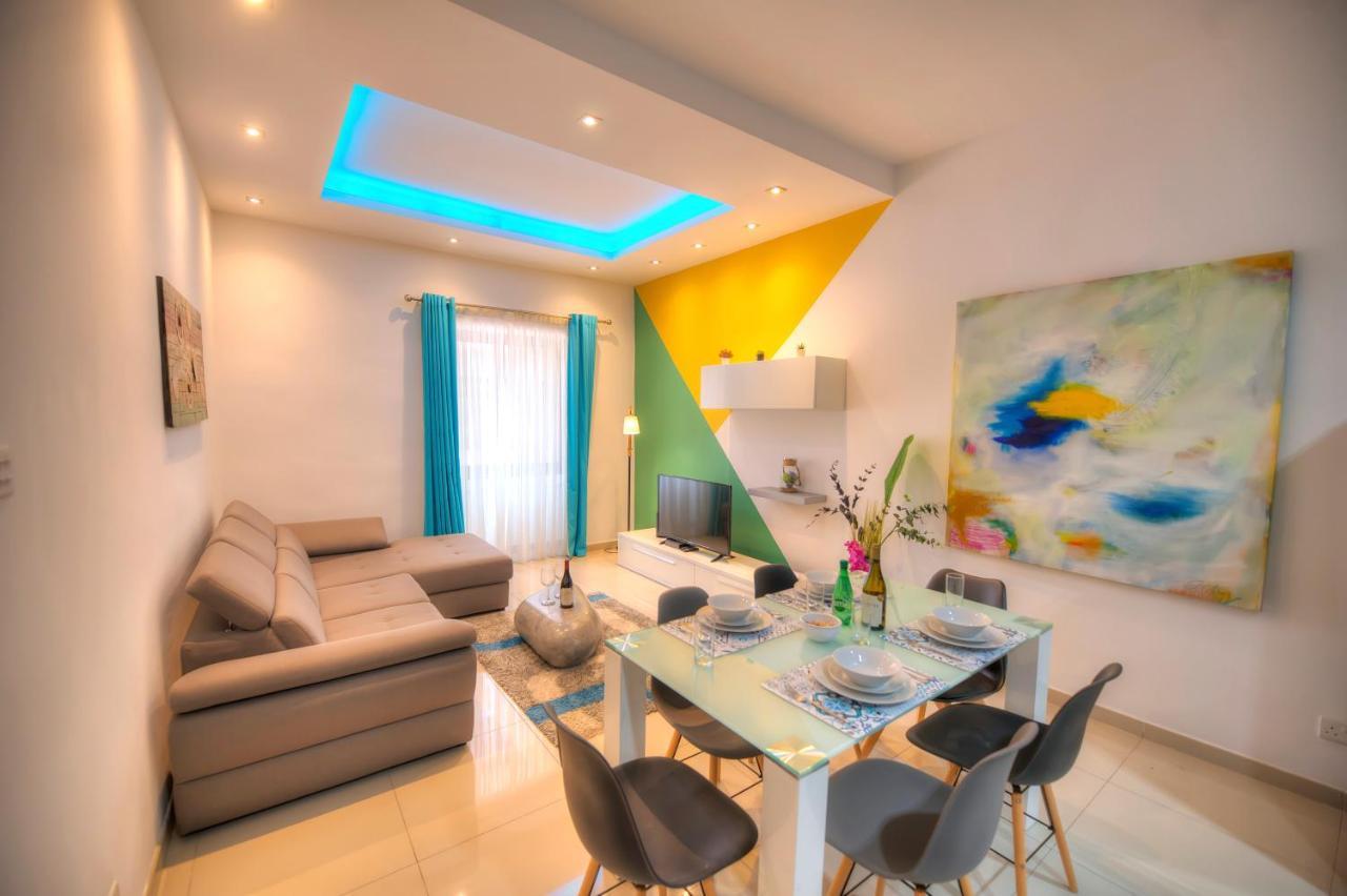 Apartment Spacious And Beautifully Furnished 3 Bedrooms/3bathrooms With 2 Balconies Wvid1-1