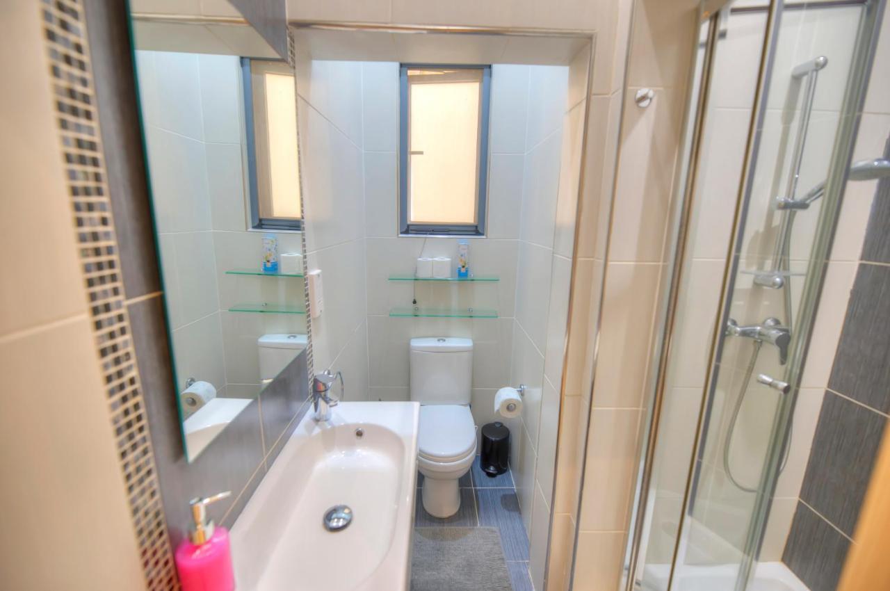 Spacious And Beautifully Furnished 3 Bedrooms/3bathrooms With 2 Balconies Wvid1-1 Apartment