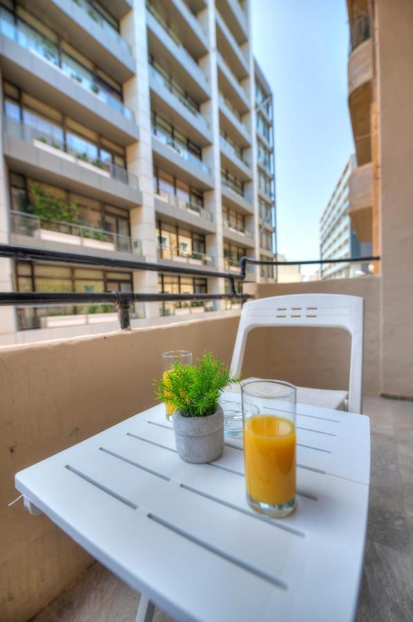 Apartment Spacious And Beautifully Furnished 3 Bedrooms/3bathrooms With 2 Balconies Wvid1-1 *