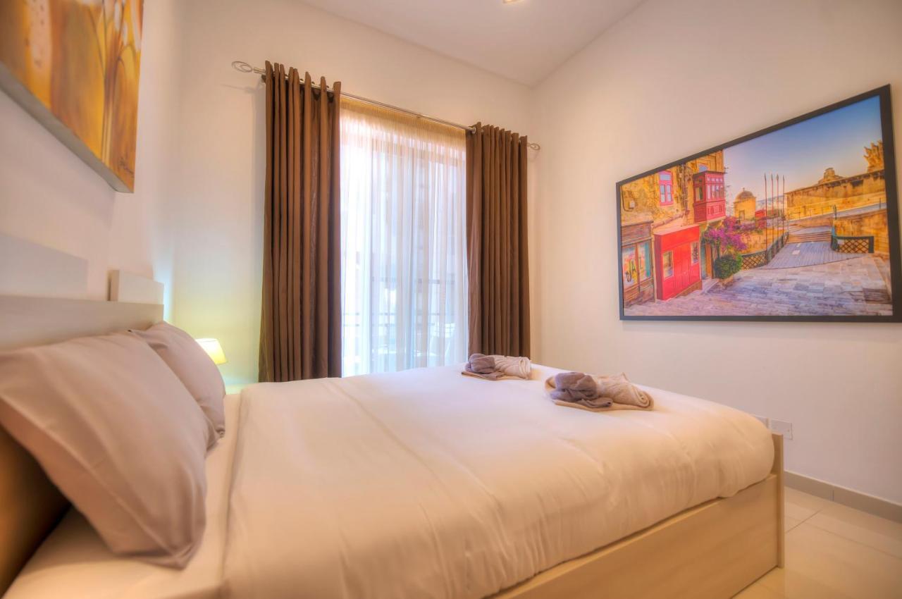 Spacious And Beautifully Furnished 3 Bedrooms/3bathrooms With 2 Balconies Wvid1-1 Apartment