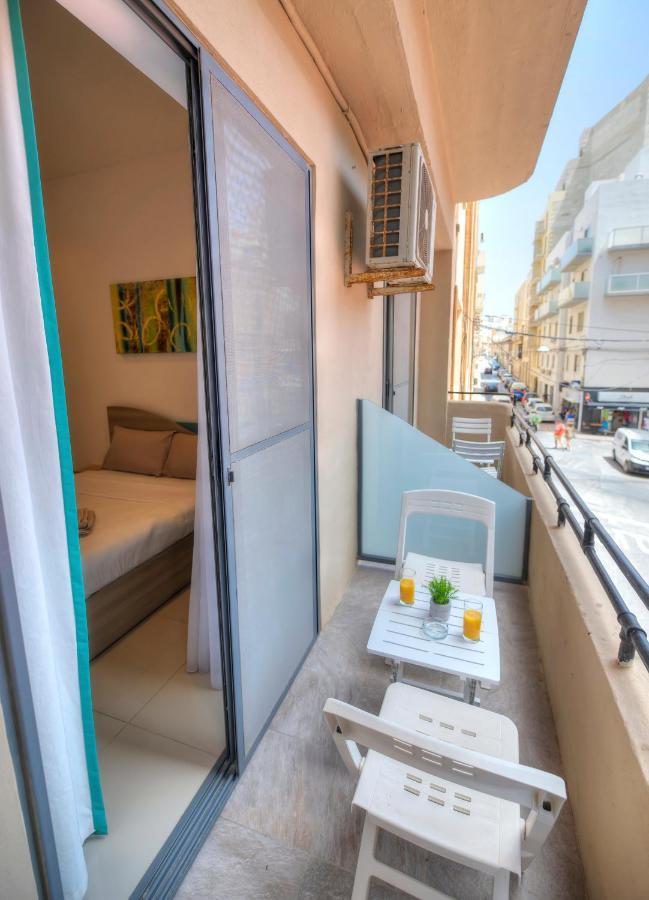 Spacious And Beautifully Furnished 3 Bedrooms/3bathrooms With 2 Balconies Wvid1-1 Apartment