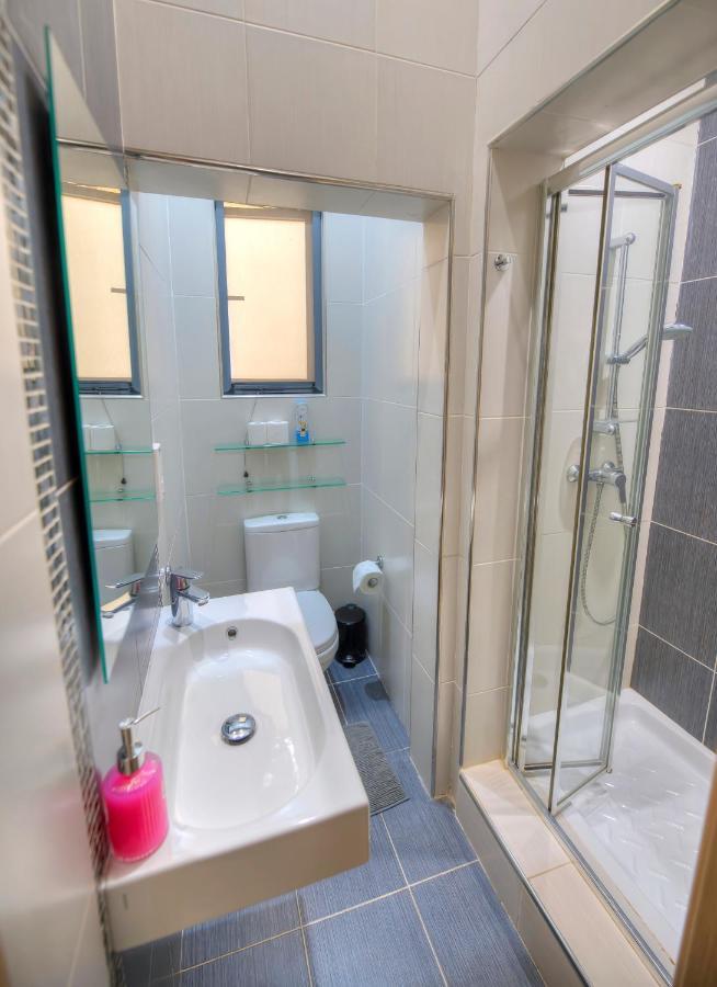 Spacious And Beautifully Furnished 3 Bedrooms/3bathrooms With 2 Balconies Wvid1-1 Apartment *